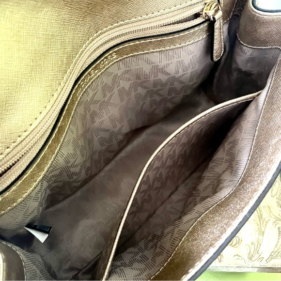 MICHAEL KORS AVA PALE GOLD SAFFIANO LEATHER CROSSBODY HANDBAG - Picture 5 of 5